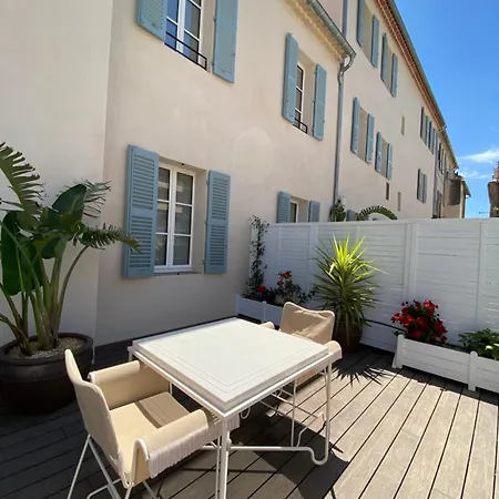 Отель Lilou Йер