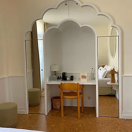 Lilou Hotel