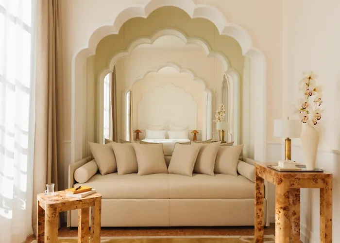 Lilou מלון הייר